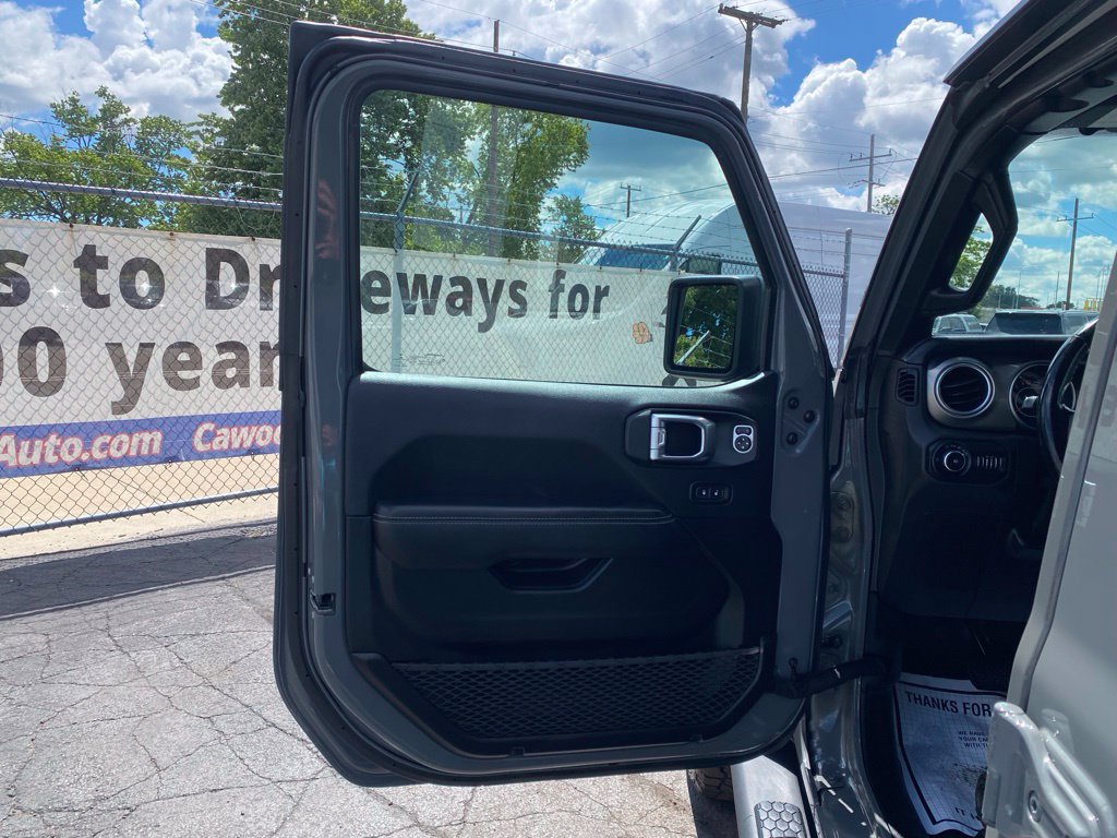 Used 2020 Jeep Wrangler Unlimited Sahara w/ Dual Top Group AWD/4WD image 14