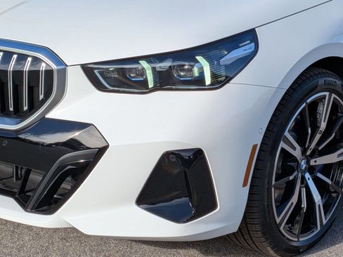 New 2026 BMW 530i xDrive w/ M Sport Package image 9