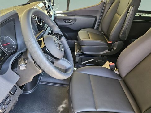 Used 2026 Mercedes-Benz Sprinter 2500 image 9