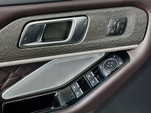 Used 2025 Ford Explorer Platinum w/ LUX Leather Package image 15