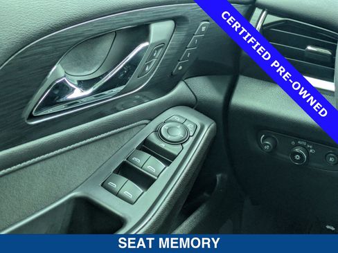 Used 2021 Chevrolet Traverse High Country FWD image 27