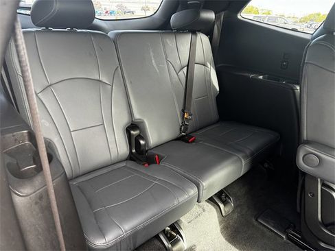 Used 2024 Buick Enclave Premium image 17