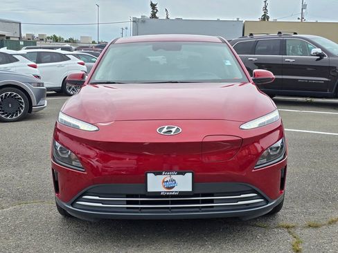 Used 2023 Hyundai Kona SE FWD image 2