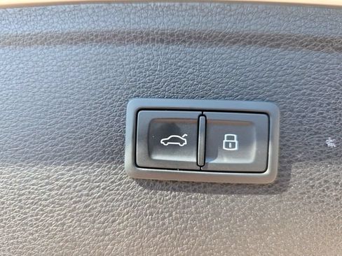 Used 2023 Audi Q5 2.0T Premium w/ Convenience Package AWD/4WD image 16
