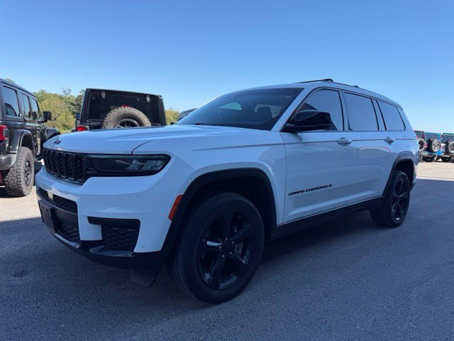 Used 2024 Jeep Grand Cherokee L Laredo AWD/4WD image 2