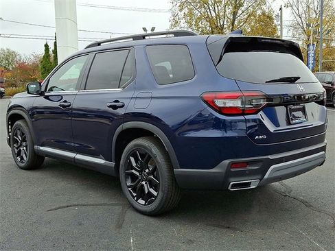 New 2025 Honda Pilot Touring image 4