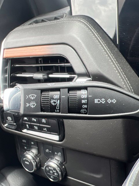 Used 2025 GMC Yukon XL Denali AWD/4WD image 14