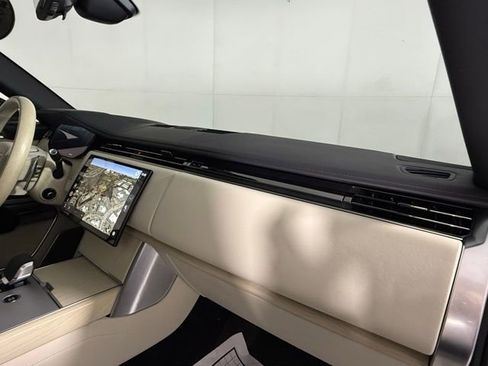 Used 2024 Land Rover Range Rover Long Wheelbase Autobiography image 31