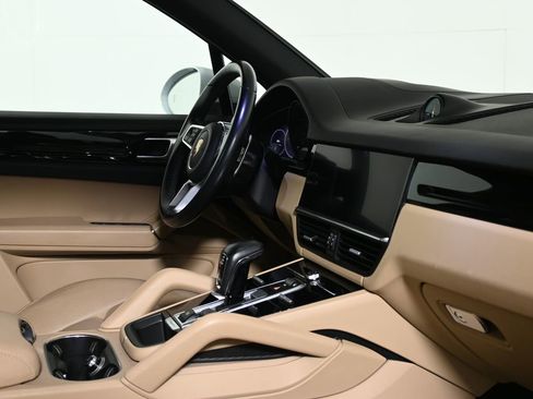 Used 2022 Porsche Cayenne Platinum Edition AWD/4WD image 39