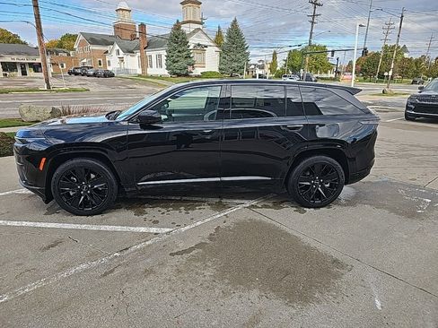 Used 2024 Jeep Wagoneer Launch Edition image 10
