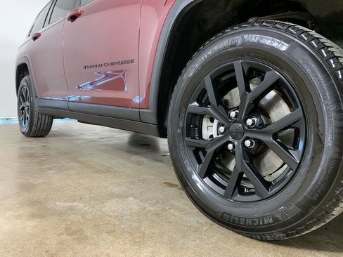 Used 2024 Jeep Grand Cherokee L Altitude image 6