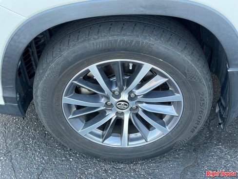 Used 2019 Toyota Highlander XLE AWD/4WD image 8