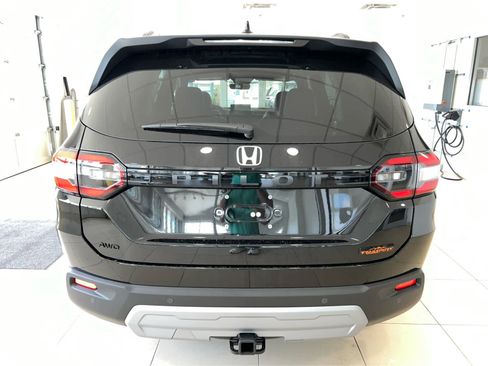 New 2025 Honda Pilot TrailSport image 7