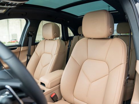 New 2026 Porsche Macan image 5