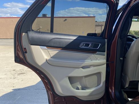 Used 2018 Ford Explorer Limited image 20