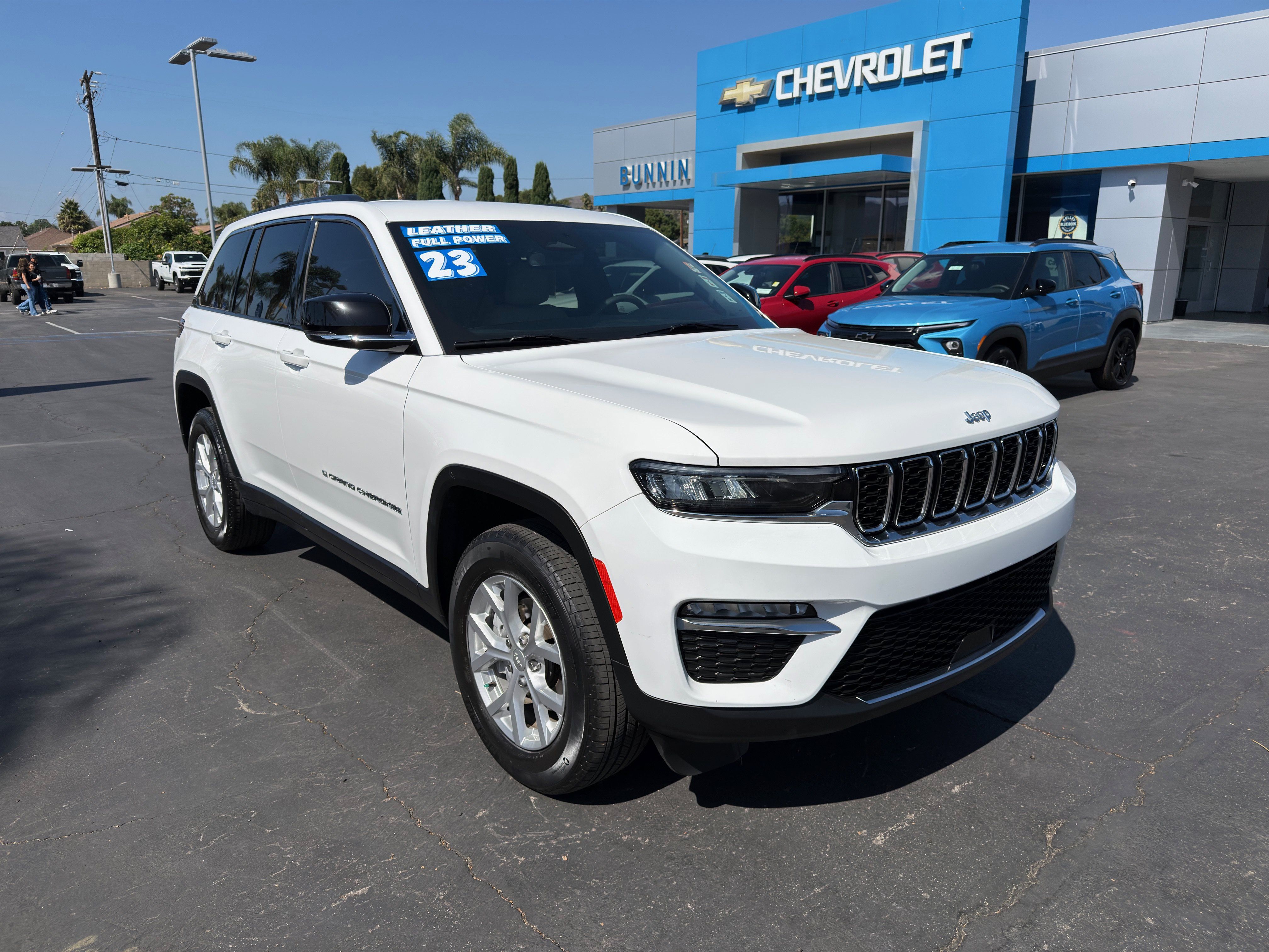 Used 2023 Jeep Grand Cherokee Limited w/ Trailer Tow Prep Group (B) AWD/4WD image 2