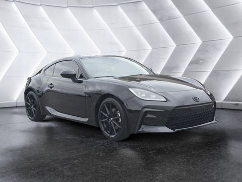 Used 2022 Toyota GR86 Premium image 2