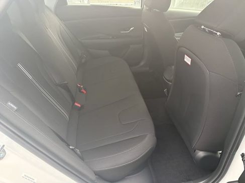 New 2026 Hyundai Elantra Hybrid FWD image 17