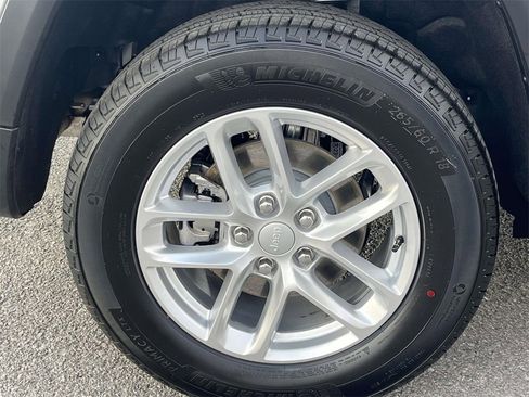 New 2025 Jeep Grand Cherokee Laredo w/ Luxury Tech Group I image 11