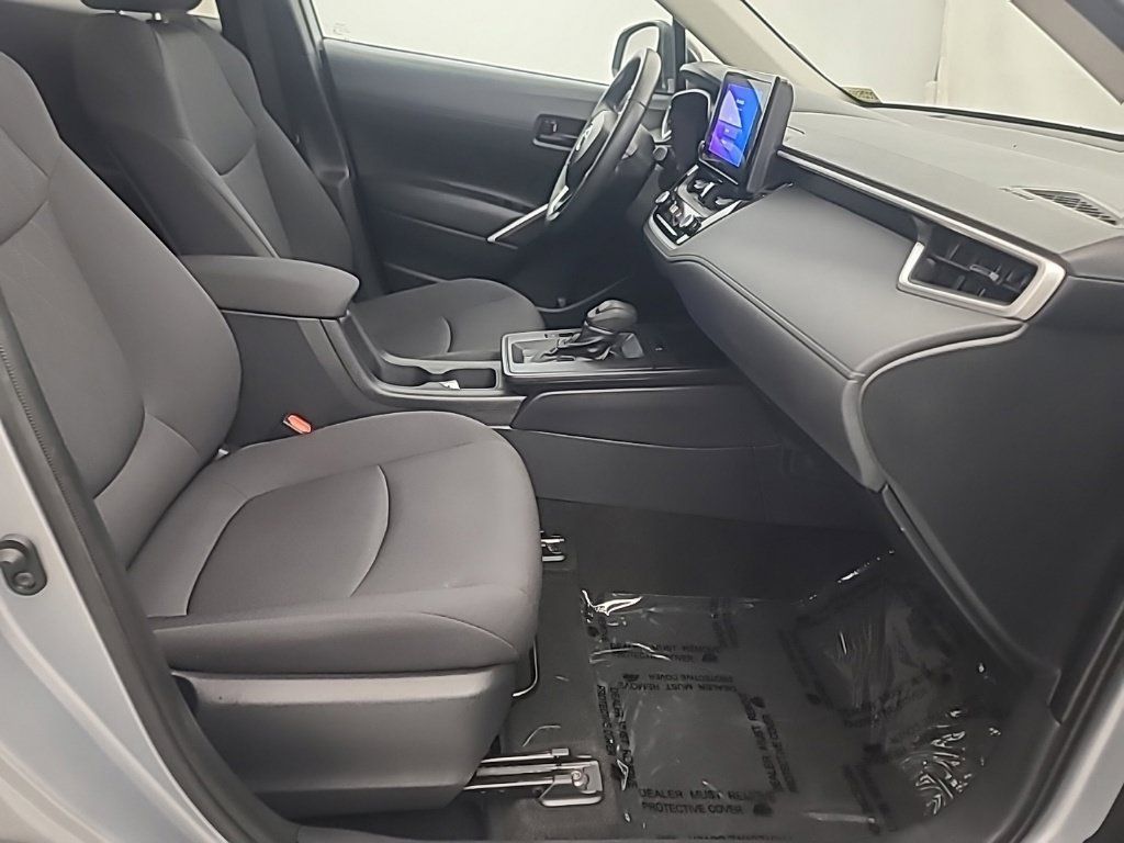Used 2026 Toyota Corolla Cross LE FWD image 16