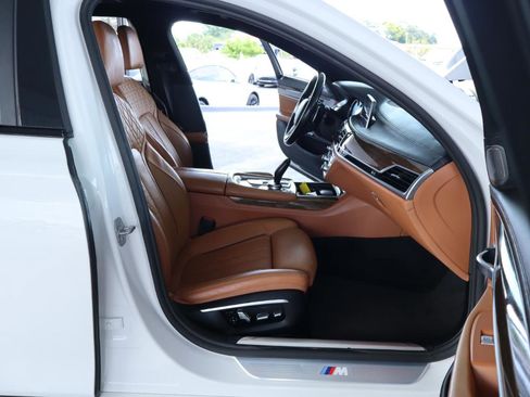 Used 2016 BMW 750i RWD image 37