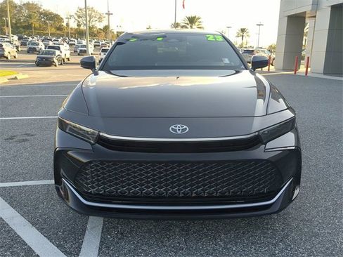 Used 2023 Toyota Crown Limited image 9