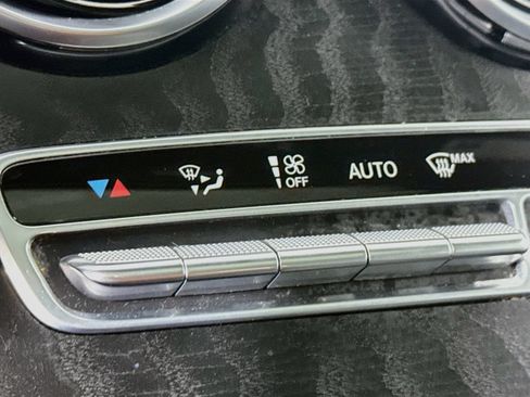 Used 2019 Mercedes-Benz GLC 300 4MATIC image 19