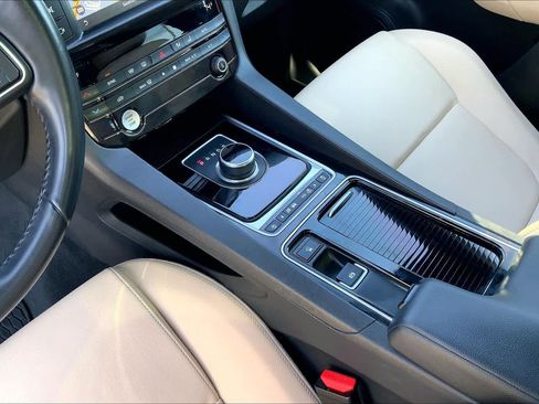 Used 2018 Jaguar F-PACE Premium image 17