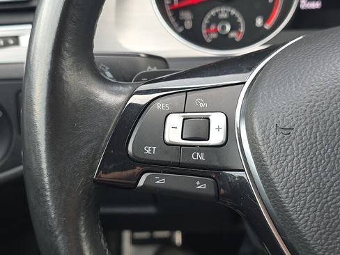 Used 2017 Volkswagen Golf S image 25