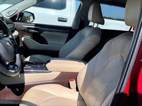 Used 2021 Toyota Highlander Platinum AWD/4WD image 22