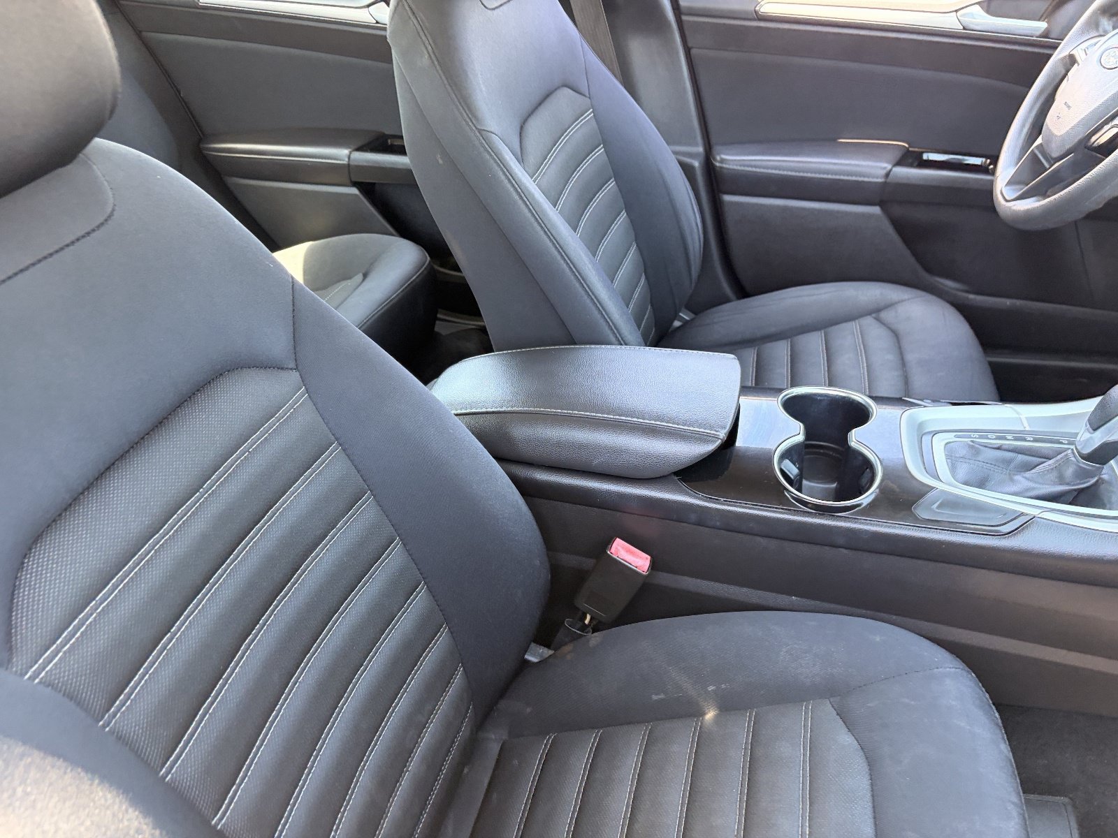 Used 2014 Ford Fusion SE FWD image 10