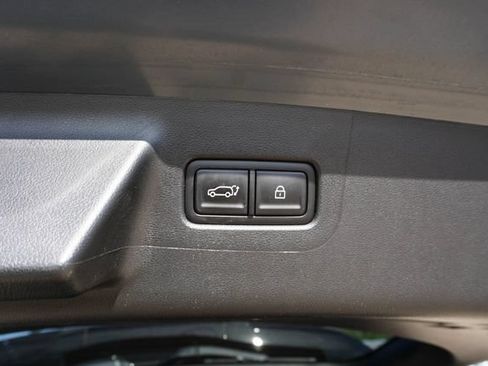 Used 2025 Hyundai Santa Fe SEL FWD image 11