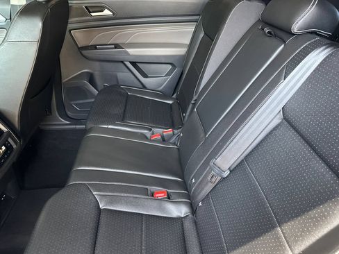 Used 2023 Volkswagen Atlas SE w/ Panoramic Sunroof Package FWD image 12