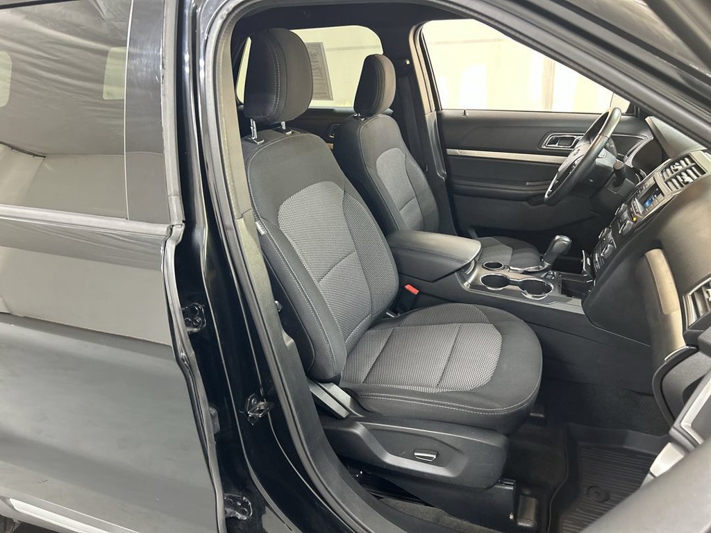 Used 2018 Ford Explorer XLT FWD image 23