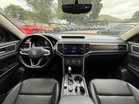 Used 2021 Volkswagen Atlas SE w/ Towing Package AWD/4WD image 3