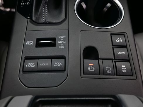 Used 2023 Toyota Highlander XLE AWD/4WD image 24