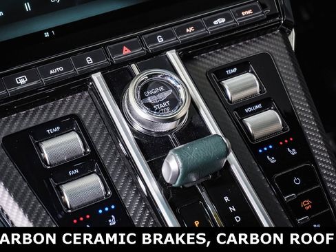 Used 2025 Aston Martin V8 Vantage Coupe image 28