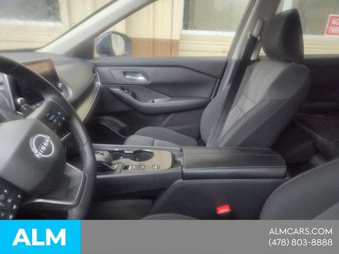 Used 2025 Nissan Rogue SV FWD image 4