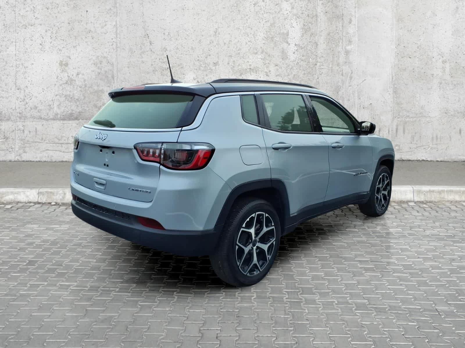Used 2025 Jeep Compass Limited AWD/4WD image 10