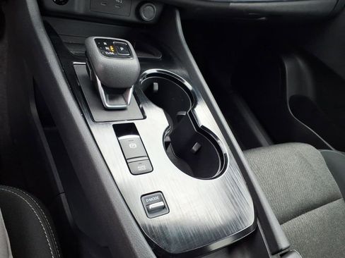 Used 2024 Nissan Rogue SV image 12