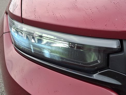 Certified 2025 Jeep Grand Cherokee Altitude AWD/4WD image 9