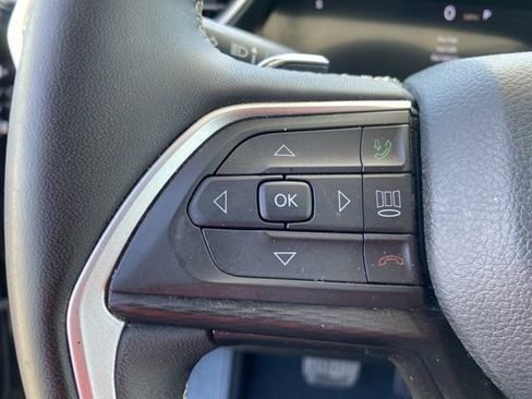 Used 2023 Jeep Grand Cherokee L Laredo AWD/4WD image 21