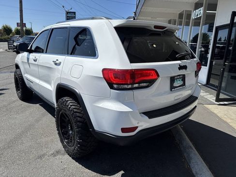 Used 2019 Jeep Grand Cherokee Laredo AWD/4WD image 4