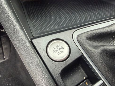 Used 2024 Volkswagen Jetta SE image 29