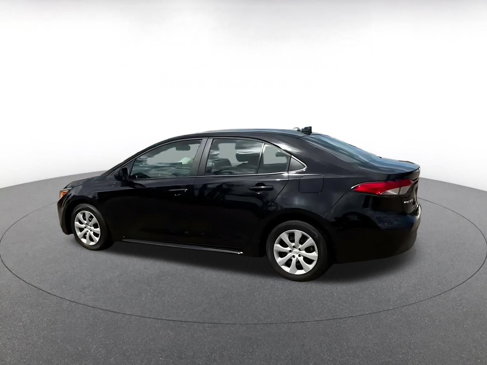 Used 2025 Toyota Corolla LE FWD image 10
