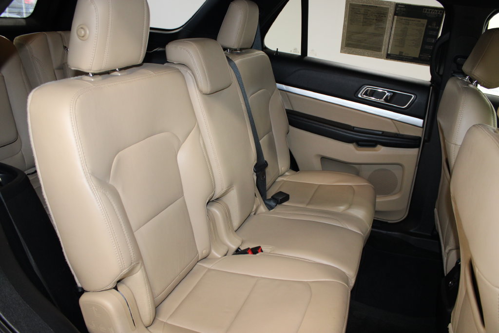 Used 2017 Ford Explorer XLT w/ Equipment Group 202A FWD image 27