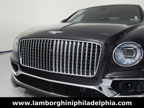 Used 2024 Bentley Flying Spur V8 image 41