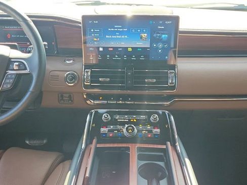 Used 2024 Lincoln Navigator Reserve AWD/4WD image 21