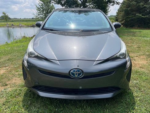 Used 2017 Toyota Prius Two w/ Carpet Mat Package FWD image 2