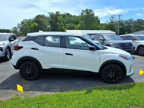 Used 2024 Nissan Kicks S FWD image 5